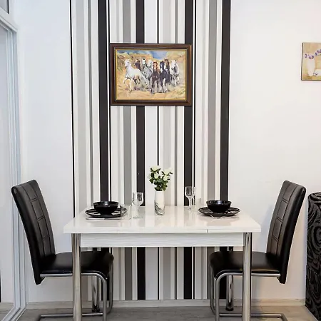 Апартаменти Cozy 1br Retreat Steps From Sea Garden By Flat Manаger